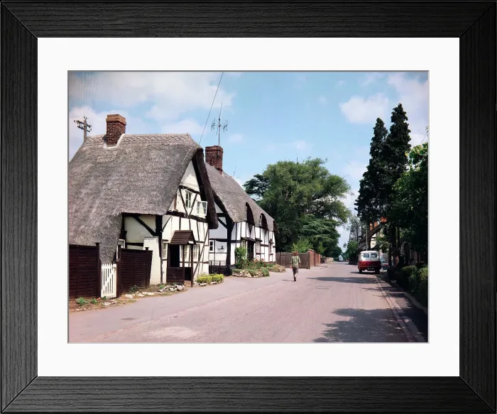 Framed Print : Cropthorne - Thatched cottages Framed Print : Cropthorne - Thatched cottages
