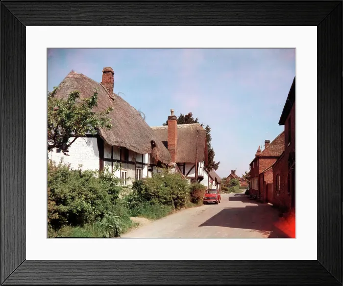 Framed Print : Little Comberton - Thatched cottages Framed Print : Little Comberton - Thatched cottages