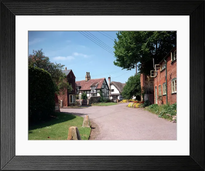 Framed Print : Cropthorne - Thatched cottages Framed Print : Cropthorne - Thatched cottages