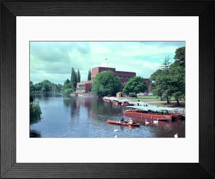 Framed Print : Stratford-upon-Avon - Royal Shakespeare Theatre, River Avon Framed Print : Stratford-upon-Avon - Royal Shakespeare Theatre, River Avon
