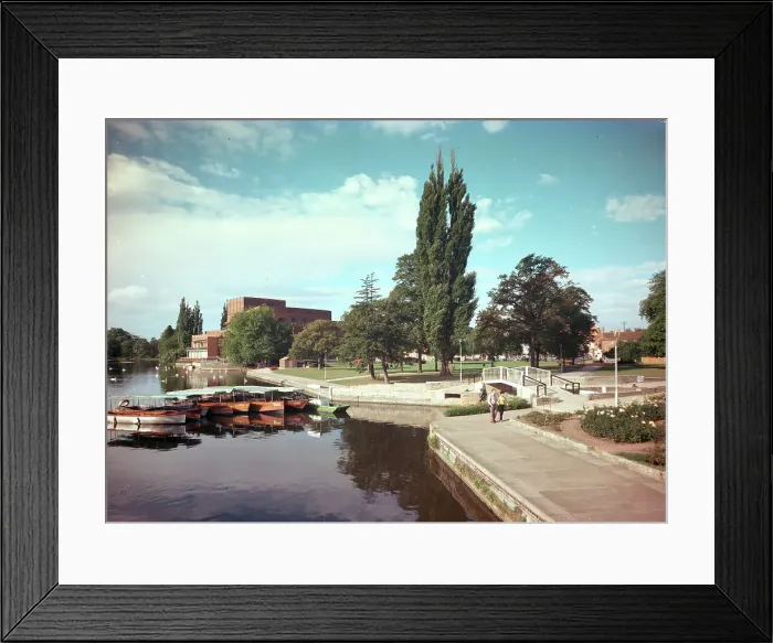 Framed Print : Stratford-upon-Avon - River Avon and Bancroft Gardens Framed Print : Stratford-upon-Avon - River Avon and Bancroft Gardens