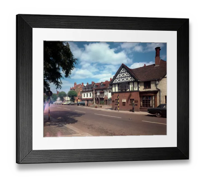 Framed Print : Henley-in-Arden - The Market Cross and High Street Framed Print : Henley-in-Arden - The Market Cross and High Street