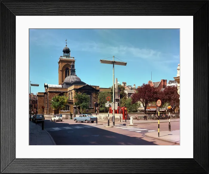 Framed Print : Northampton - All Saints Church and war memorial Framed Print : Northampton - All Saints Church and war memorial