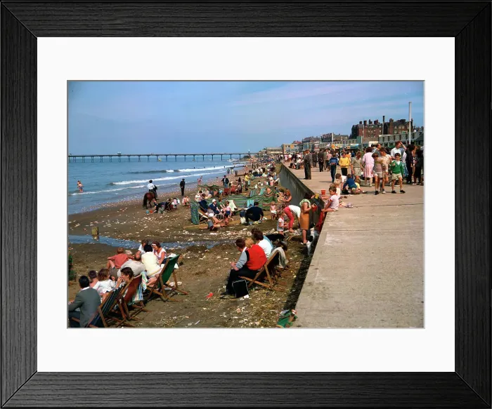 Framed Print : Hunstanton - South Parade and beach Framed Print : Hunstanton - South Parade and beach