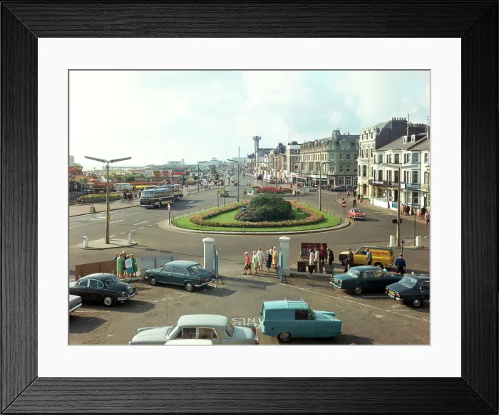 Framed Print : Great Yarmouth - Marine Parade Framed Print : Great Yarmouth - Marine Parade