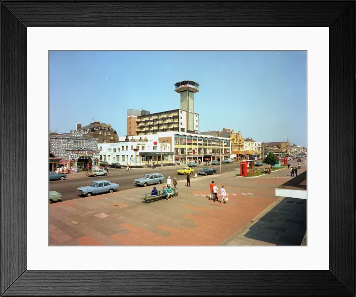 Framed Print : Great Yarmouth - Oasis Tower and Marine Parade