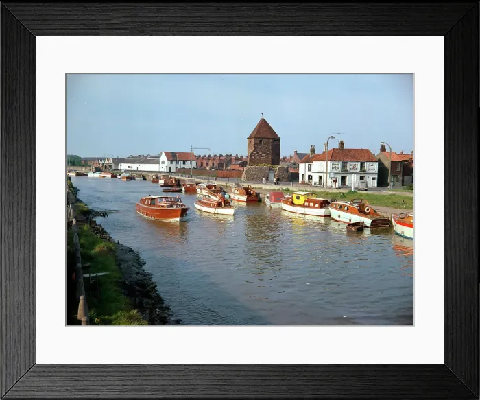 Framed Print : River Bure, Norfolk Broads - Great Yarmouth Yacht Station Framed Print : River Bure, Norfolk Broads - Great Yarmouth Yacht Station