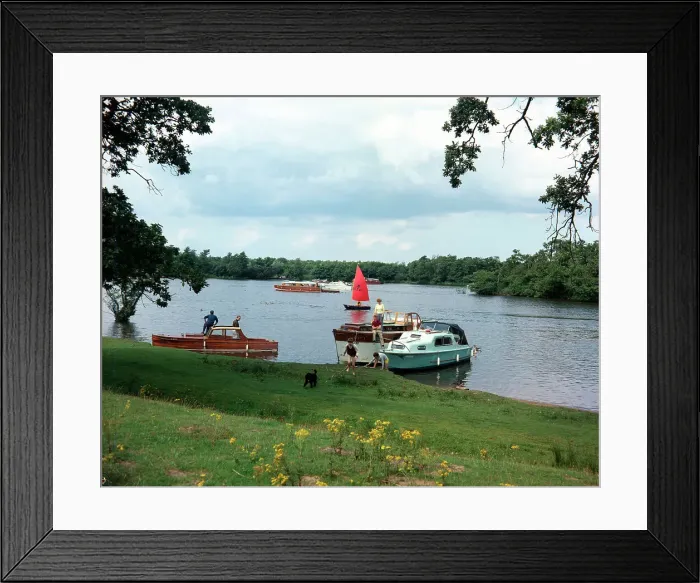 Framed Print : River Bure, Norfolk Broads - Salthouse Broad Framed Print : River Bure, Norfolk Broads - Salthouse Broad