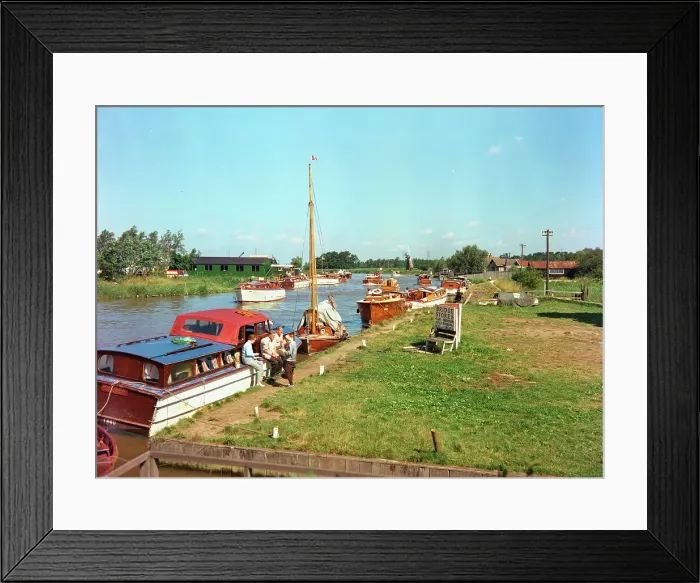 Framed Print : River Waveney, Norfolk Broads - St. Olave's Staithe