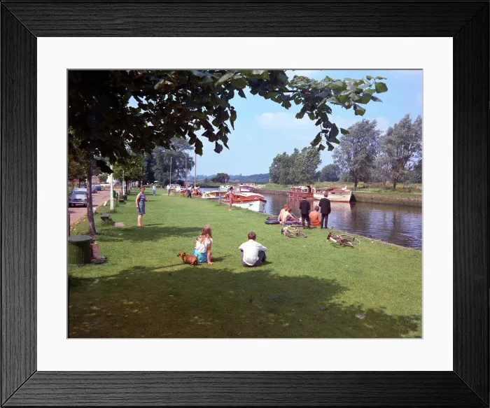 Framed Print : River Waveney, Norfolk Broads - Beccles Staithe Framed Print : River Waveney, Norfolk Broads - Beccles Staithe