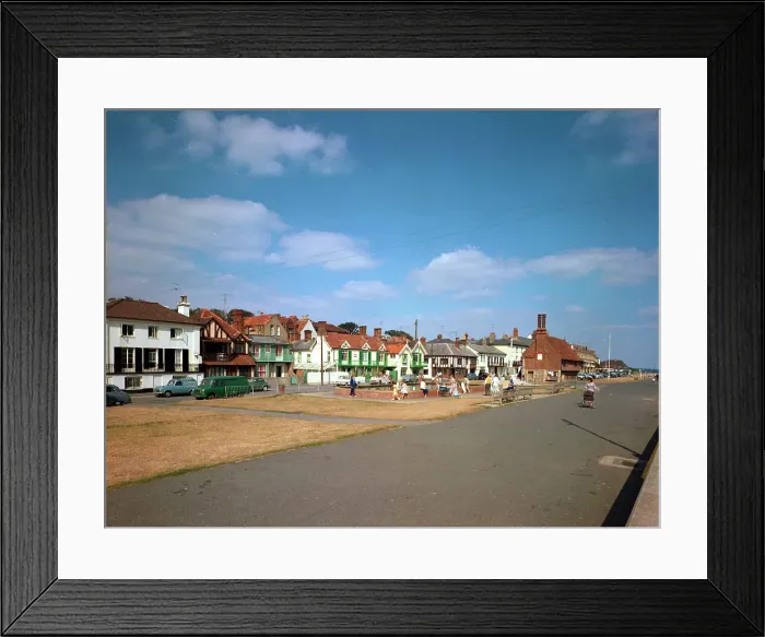 Framed Print : Aldeburgh - The Parade and Moot Hall Framed Print : Aldeburgh - The Parade and Moot Hall