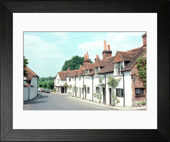 Framed Print : Sonning Village, River Thames Framed Print : Sonning Village, River Thames