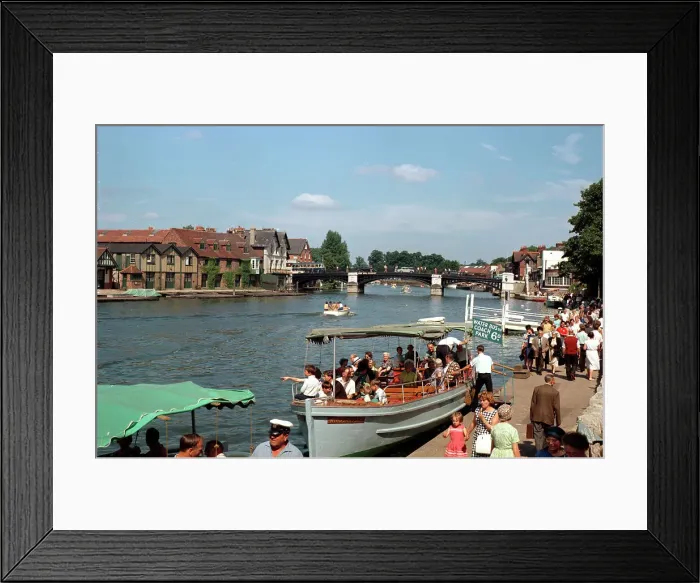 Framed Print : River Thames and Bridge, Windsor Framed Print : River Thames and Bridge, Windsor
