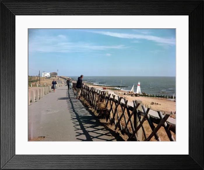 Framed Print : North Cliff, Holland-on-Sea Framed Print : North Cliff, Holland-on-Sea