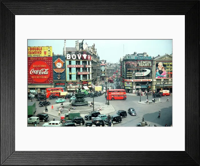 Framed Print : Piccadilly Circus, London Framed Print : Piccadilly Circus, London