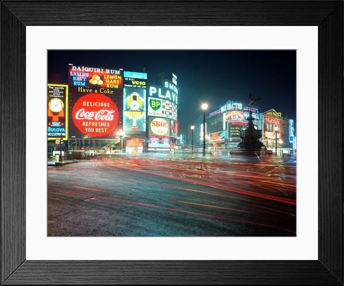 Framed Print : Piccadilly Circus at night, London Framed Print : Piccadilly Circus at night, London
