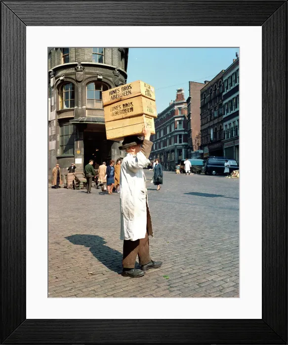 Framed Print : A Billingsgate porter, London Framed Print : A Billingsgate porter, London