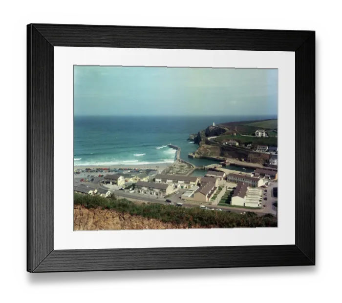 Framed Print : The harbour and Western Hill, Portreath Framed Print : The harbour and Western Hill, Portreath