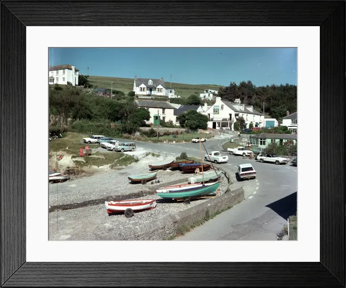 Framed Print : The village, Port Gaverne Framed Print : The village, Port Gaverne