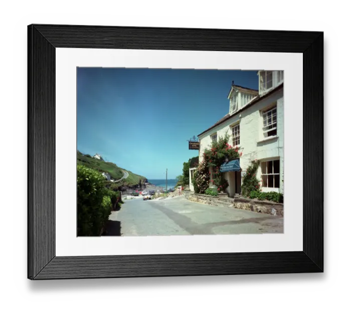 Framed Print : Port Gaverne Hotel, Port Gaverne Framed Print : Port Gaverne Hotel, Port Gaverne