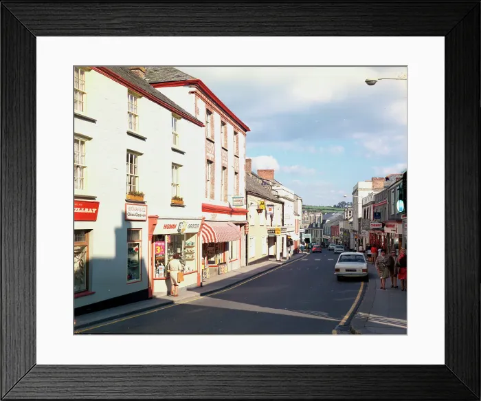 Framed Print : Molesworth Street, Wadebridge Framed Print : Molesworth Street, Wadebridge