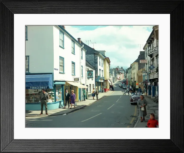 Framed Print : Court Street, Moretonhampstead, Dartmoor, Devon Framed Print : Court Street, Moretonhampstead, Dartmoor, Devon