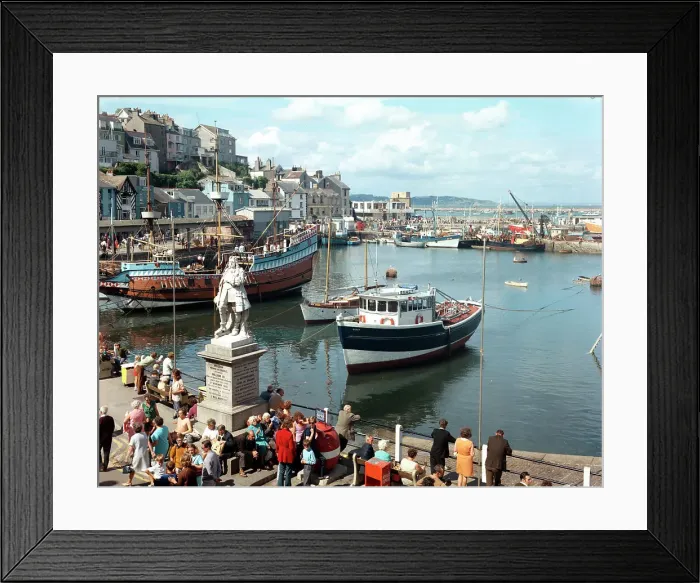 Framed Print : Prince of Orange statue, Brixham Framed Print : Prince of Orange statue, Brixham