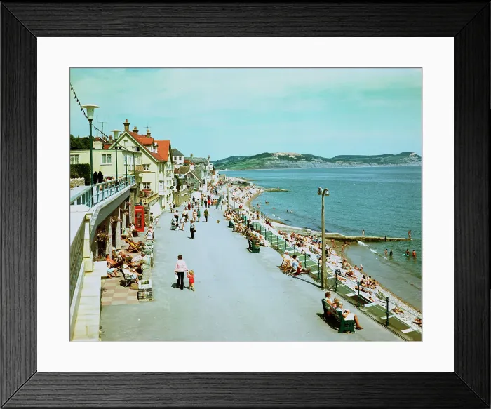 Framed Print : Marine Parade, Lyme Regis Framed Print : Marine Parade, Lyme Regis