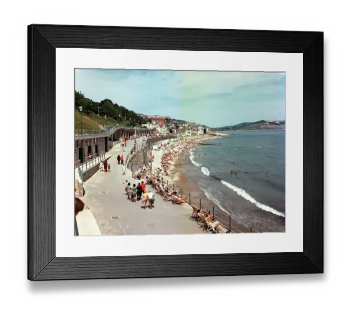 Framed Print : Marine Parade, Lyme Regis Framed Print : Marine Parade, Lyme Regis