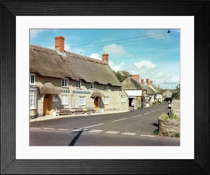 Framed Print : Three Horseshoes pub, Burton Bradstock Framed Print : Three Horseshoes pub, Burton Bradstock