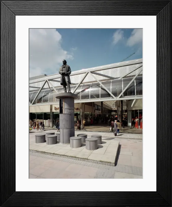 Framed Print : Brunel Statue, Havalock Square, Swindon Framed Print : Brunel Statue, Havalock Square, Swindon