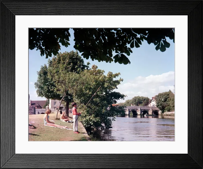 Framed Print : Convent Walk and River Avon, Christchurch Framed Print : Convent Walk and River Avon, Christchurch