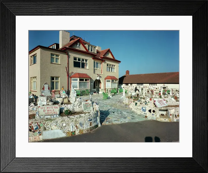 Framed Print : The Shell House, Southbourne Framed Print : The Shell House, Southbourne