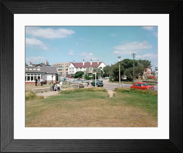 Framed Print : Marine Drive, Barton-on-Sea Framed Print : Marine Drive, Barton-on-Sea