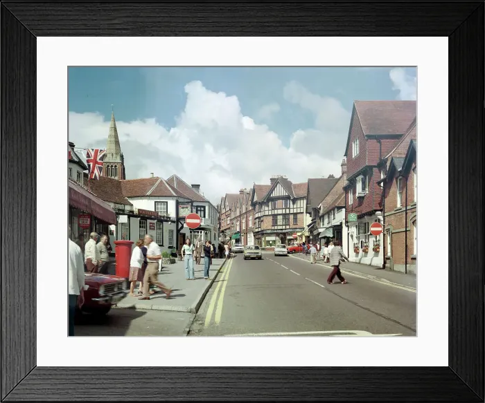 Framed Print : High Street, Lyndhurst Framed Print : High Street, Lyndhurst