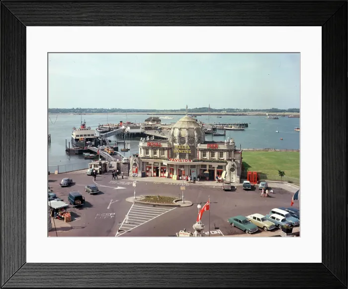 Framed Print : The Royal Pier, Southampton Framed Print : The Royal Pier, Southampton