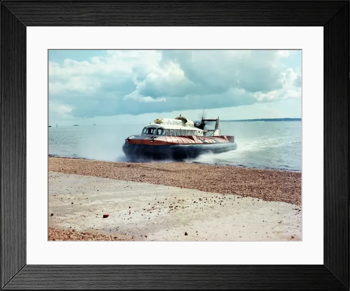 Framed Print : Hovertravel Hovercraft, Isle of Wight Framed Print : Hovertravel Hovercraft, Isle of Wight
