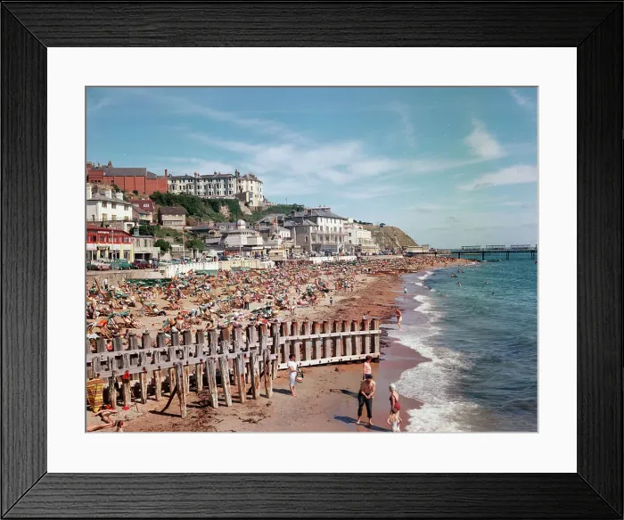 Framed Print : The sands, Ventnor, Isle of Wight Framed Print : The sands, Ventnor, Isle of Wight