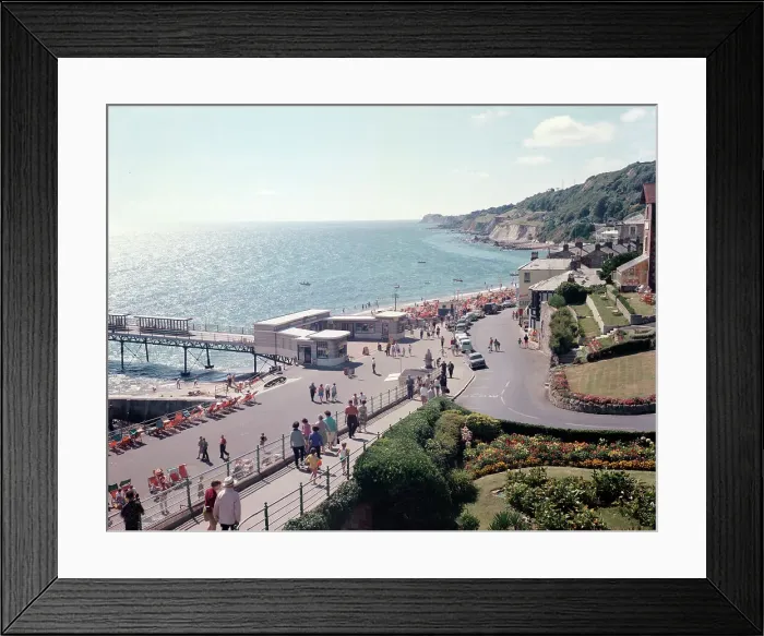 Framed Print : The esplanade and pier, Ventnor, Isle of Wight Framed Print : The esplanade and pier, Ventnor, Isle of Wight