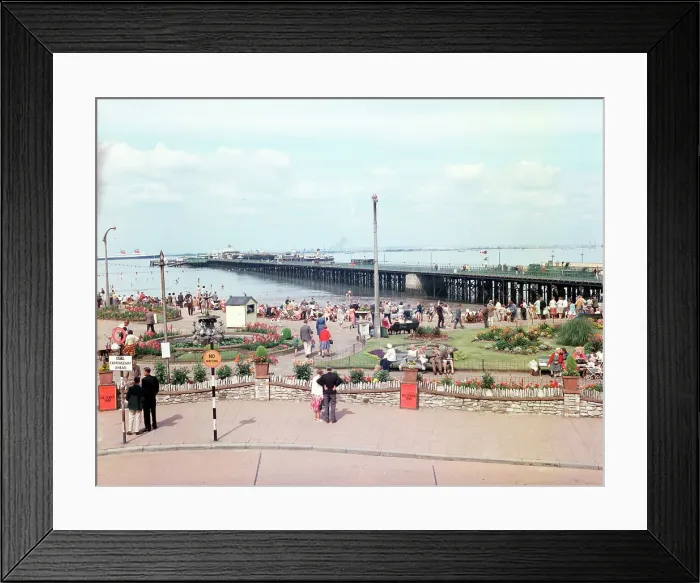 Framed Print : Western Gardens and pier, Ryde, Isle of Wight Framed Print : Western Gardens and pier, Ryde, Isle of Wight