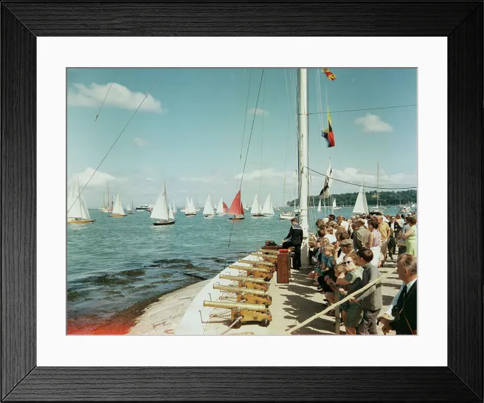 Framed Print : Royal Yacht Squadron Cannon, Cowes, Isle of Wight Framed Print : Royal Yacht Squadron Cannon, Cowes, Isle of Wight
