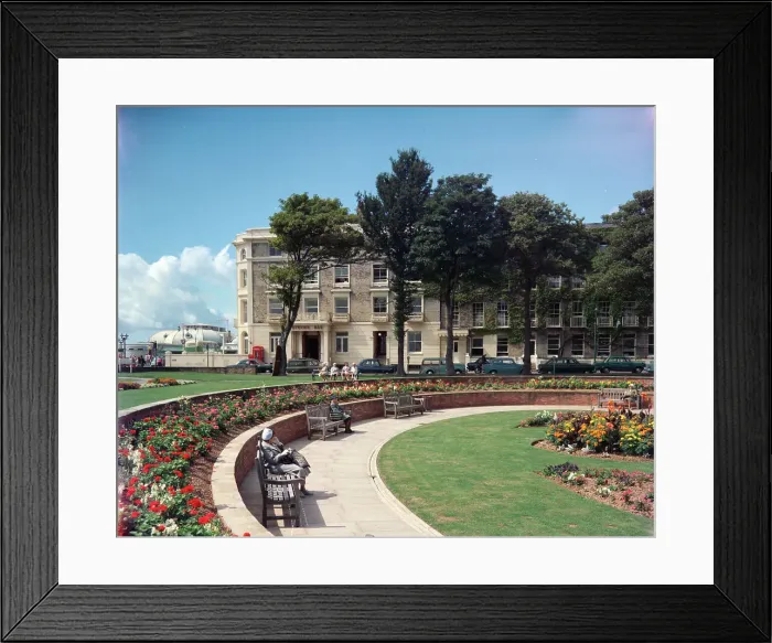 Framed Print : Steyne Gardens, Worthing Framed Print : Steyne Gardens, Worthing