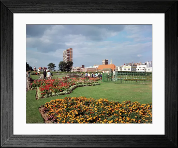 Framed Print : Waterloo Gardens, Bognor Regis Framed Print : Waterloo Gardens, Bognor Regis