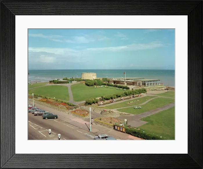 Framed Print : The Wish Tower and Sun Lounge, Eastbourne Framed Print : The Wish Tower and Sun Lounge, Eastbourne
