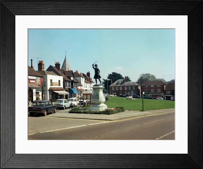 Framed Print : General Wolfe statue, Westerham Framed Print : General Wolfe statue, Westerham