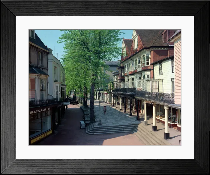 Framed Print : The Pantiles, Tunbridge Wells Framed Print : The Pantiles, Tunbridge Wells