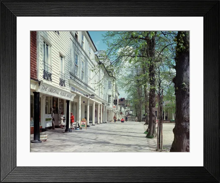Framed Print : The Pantiles, Tunbridge Wells Framed Print : The Pantiles, Tunbridge Wells