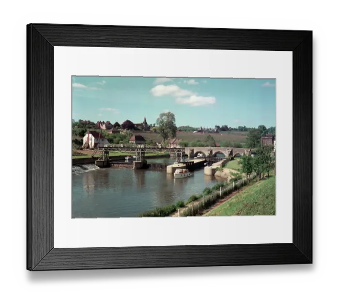 Framed Print : East Farleigh and River Medway, Maidstone Framed Print : East Farleigh and River Medway, Maidstone