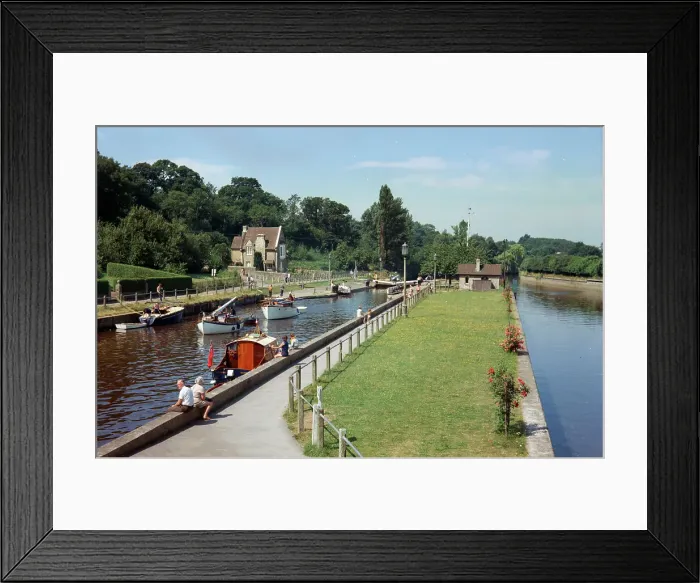 Framed Print : Allington Lock, River Medway, Maidstone Framed Print : Allington Lock, River Medway, Maidstone