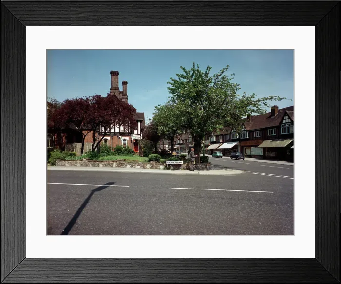 Framed Print : The Daylight Inn, Petts Wood Framed Print : The Daylight Inn, Petts Wood